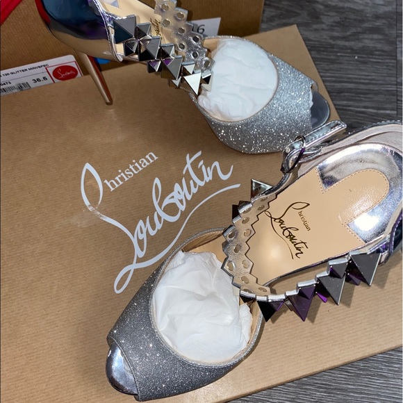 Christian Louboutin - Picture 2 of 9